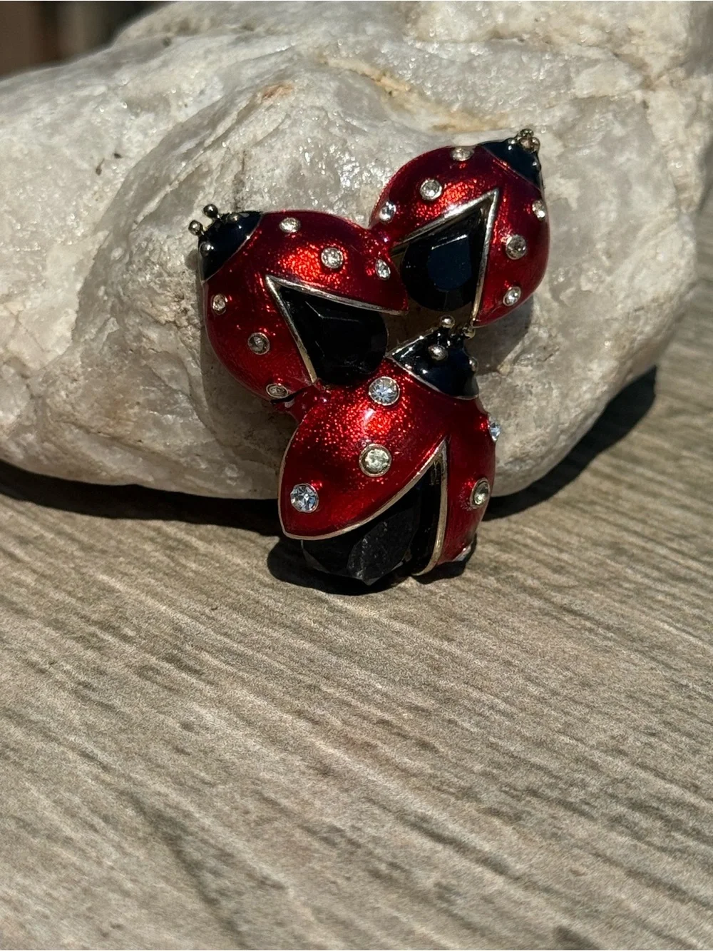 EUC Vintage LadyBug cabochon stones Crystal Triple Brooch